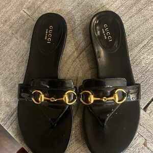 Gucci men’s or women’s horsebit Black Sandals Gold Detailing size 6.5 7